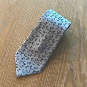 Vineyards Vines “Bull and Bear” Tie